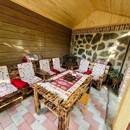Guest House Poligloti Telavi Bagian luar foto