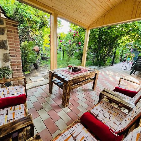 Guest House Poligloti Telavi Bagian luar foto