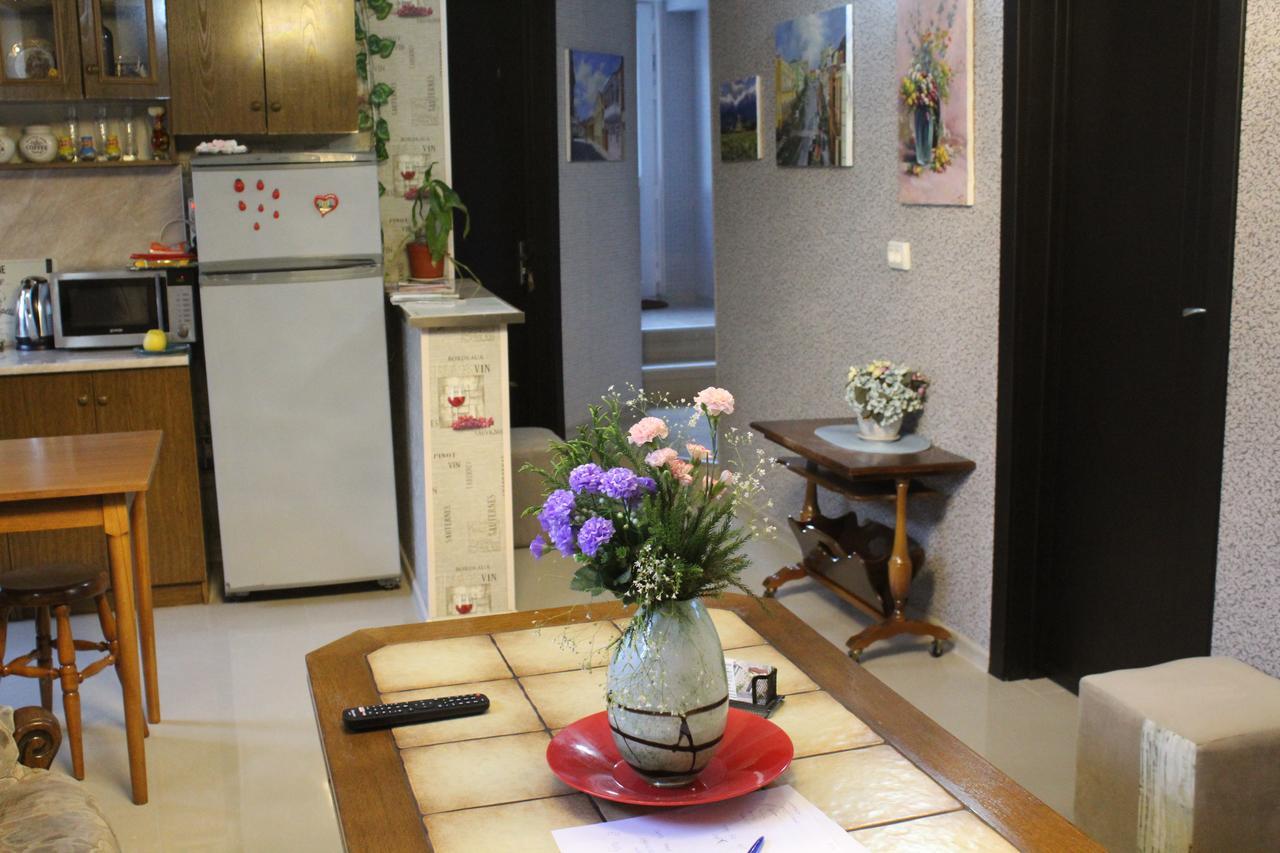 Guest House Poligloti Telavi Bagian luar foto