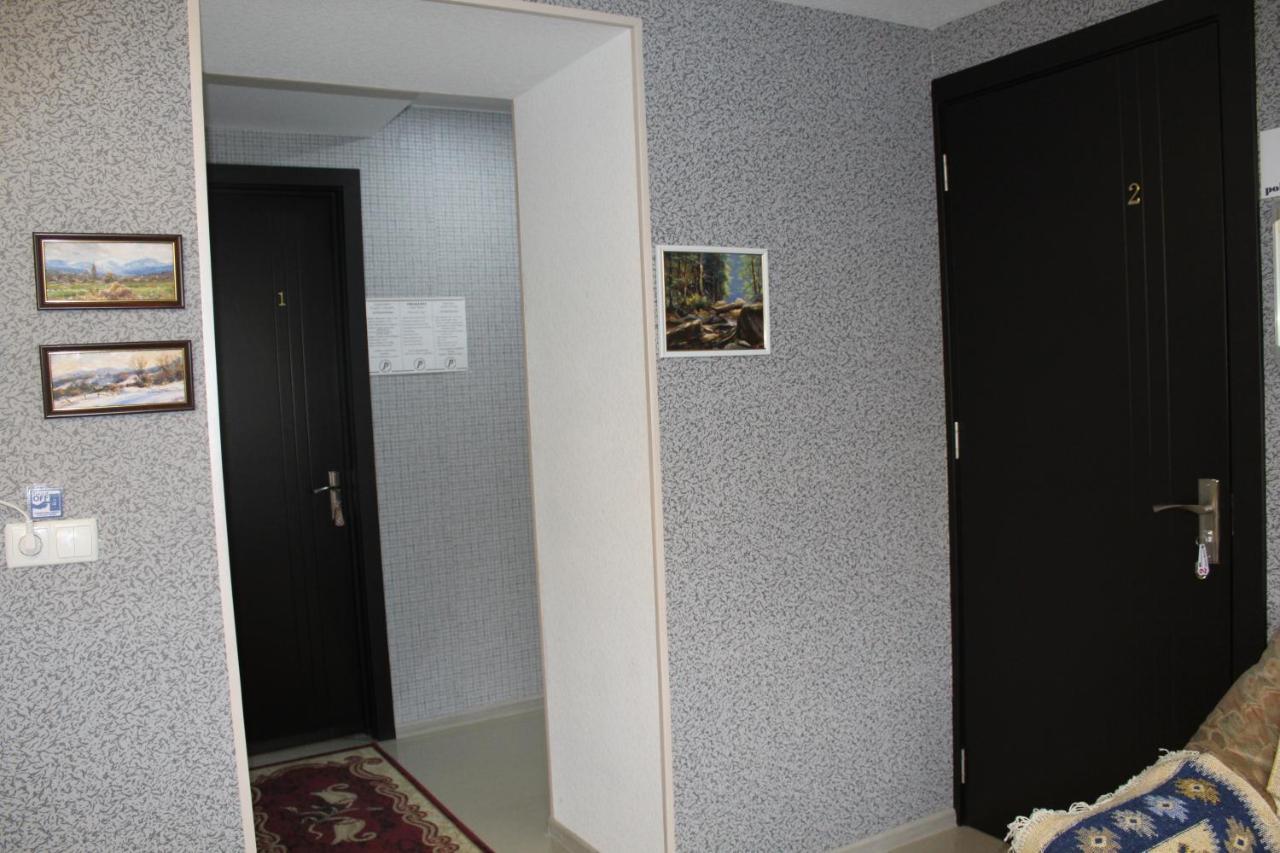 Guest House Poligloti Telavi Bagian luar foto