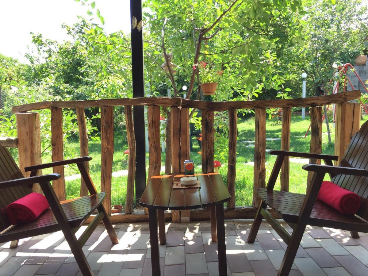 Guest House Poligloti Telavi Bagian luar foto