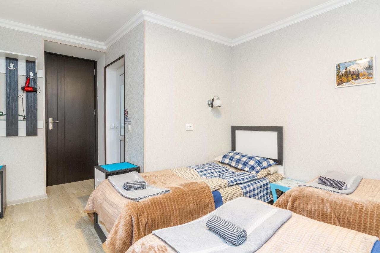 Guest House Poligloti Telavi Bagian luar foto