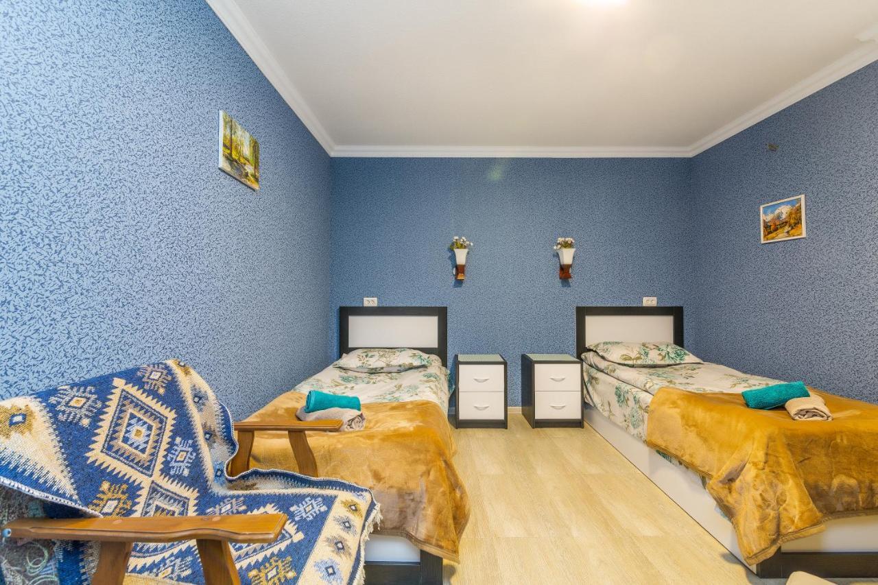 Guest House Poligloti Telavi Bagian luar foto
