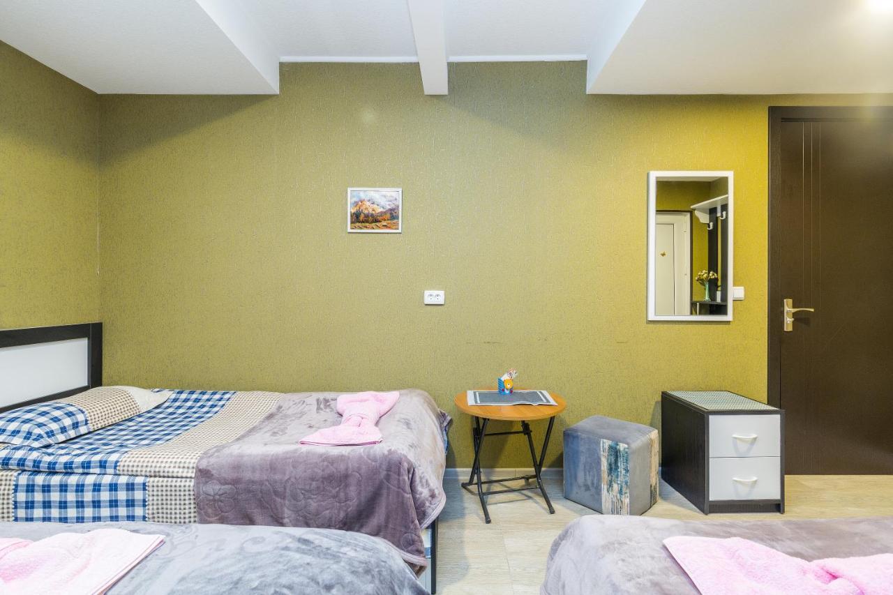 Guest House Poligloti Telavi Bagian luar foto